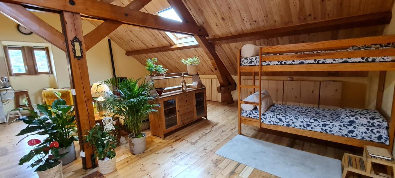 Loft mansardé du train jaune avec vue sur les montagnes Saillagouse Exterior foto