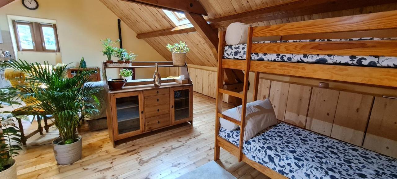 Loft mansardé du train jaune avec vue sur les montagnes Saillagouse Exterior foto
